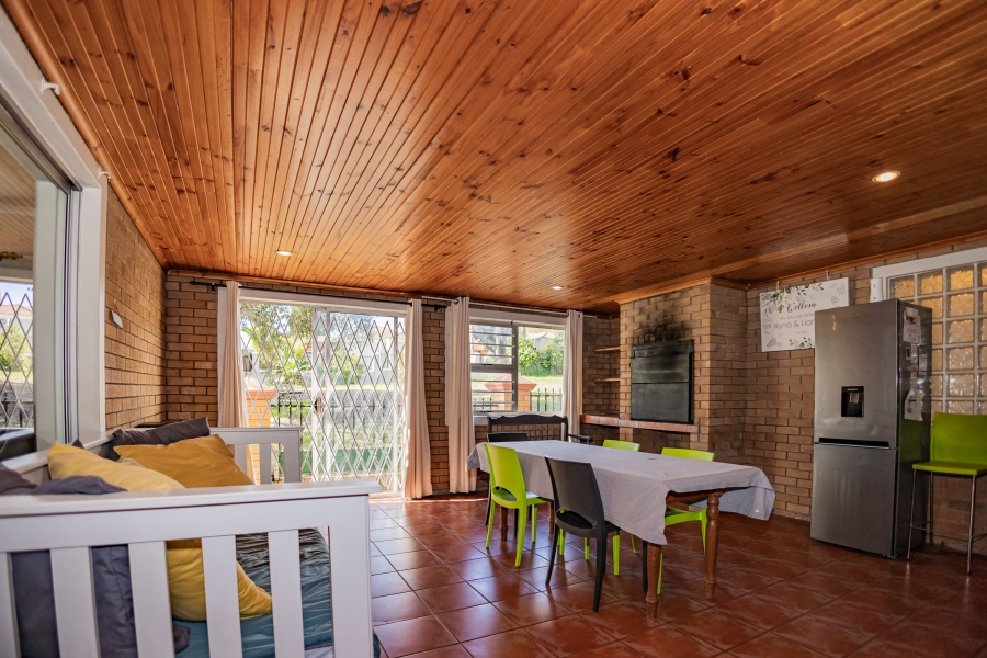 3 Bedroom Property for Sale in Uitzicht Western Cape